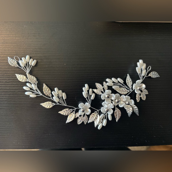 Bridal hair vine | Silver and Pearls - Picture 1 of 10
